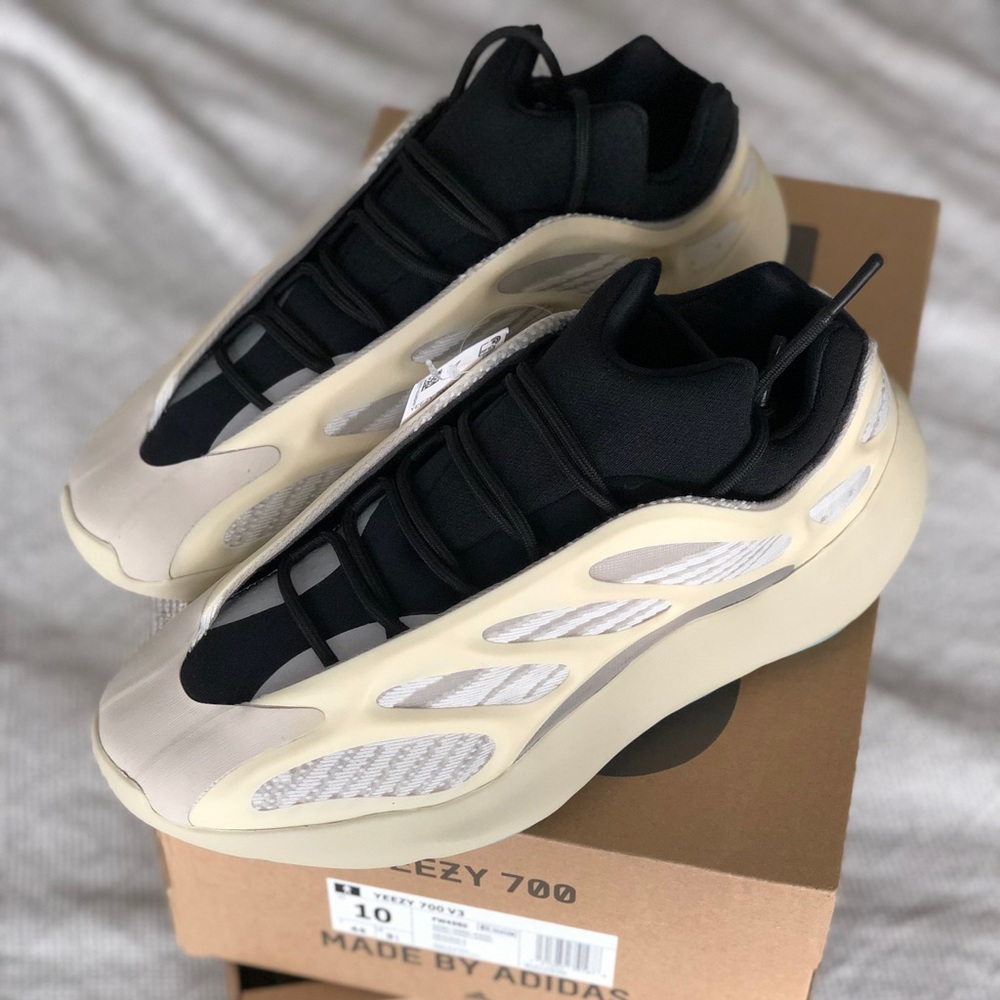 Yeezy 700 V3 Azael Size 10 M